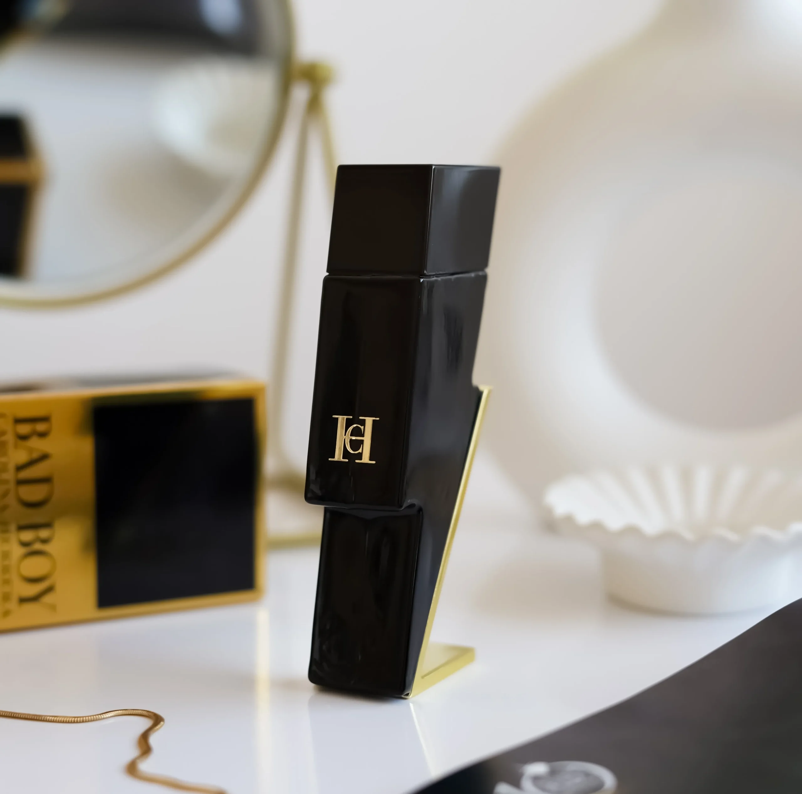 اسانس عطر برند luzi کارولینا هررا بد بوی(Carolina Herrera Bad Boy)